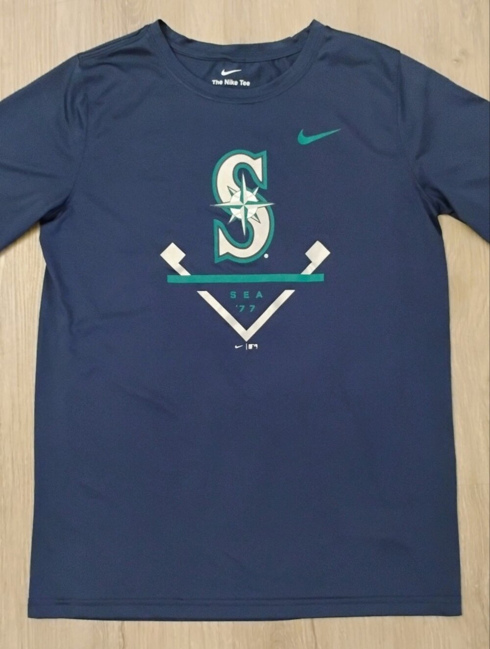Seattle Mariners Nike Dri-Fit T-Shirt – Navy "SEA '77" Size 14-16y